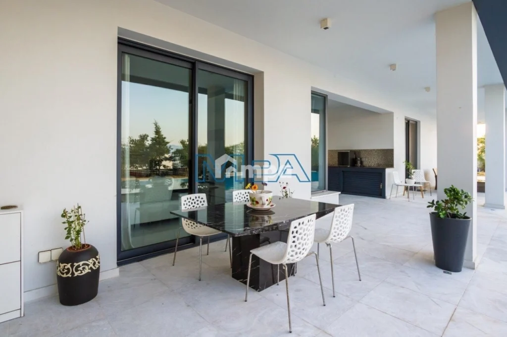 700m² House for Rent in Engomi, Nicosia District