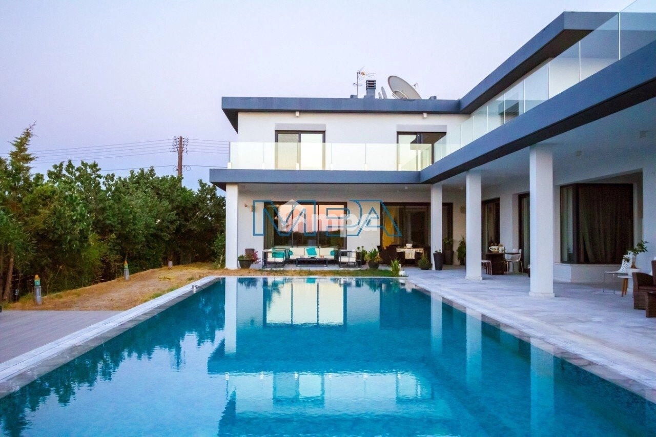 700m² House for Rent in Engomi, Nicosia District