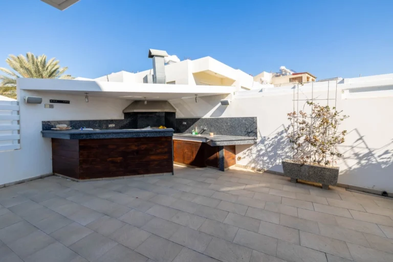 616m² House for Sale in Limassol – Kapsalos