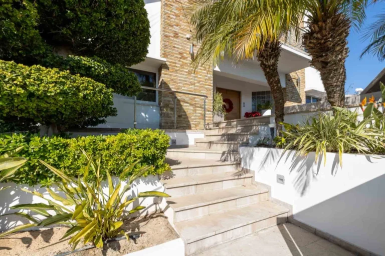 616m² House for Sale in Limassol – Kapsalos