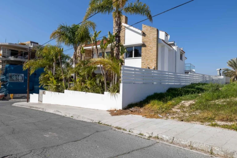 616m² House for Sale in Limassol – Kapsalos