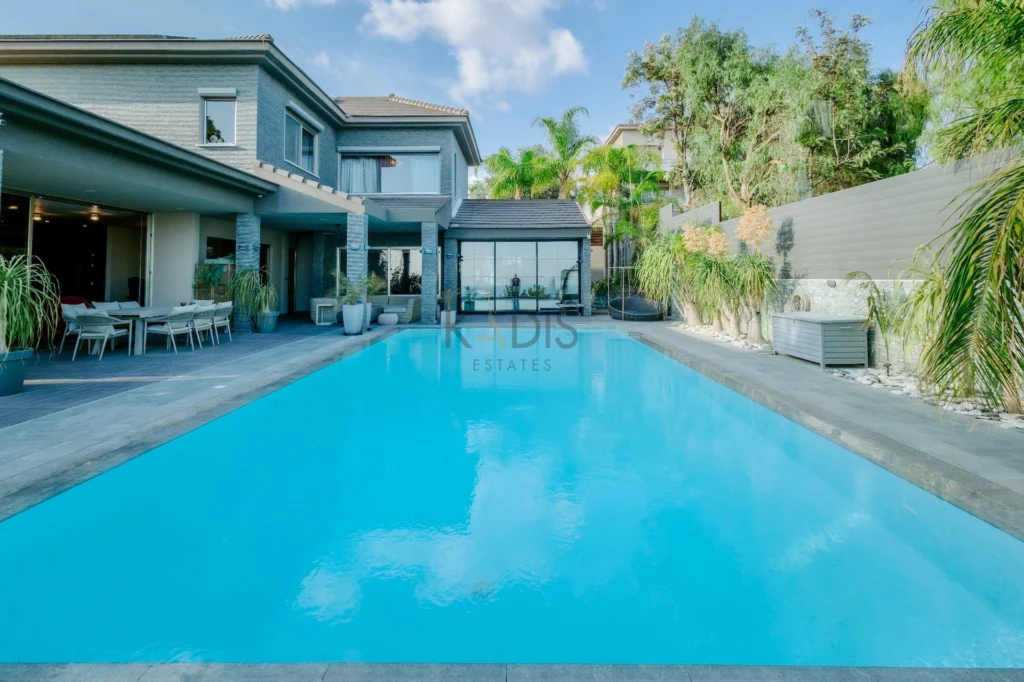 5 Bedroom House for Sale in Limassol – Agios Athanasios