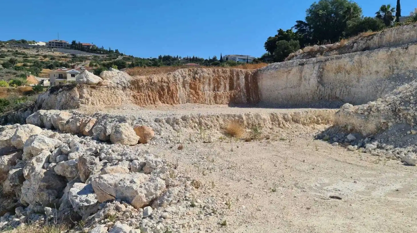 2,000m² Plot for Sale in Agios Tychonas, Limassol District