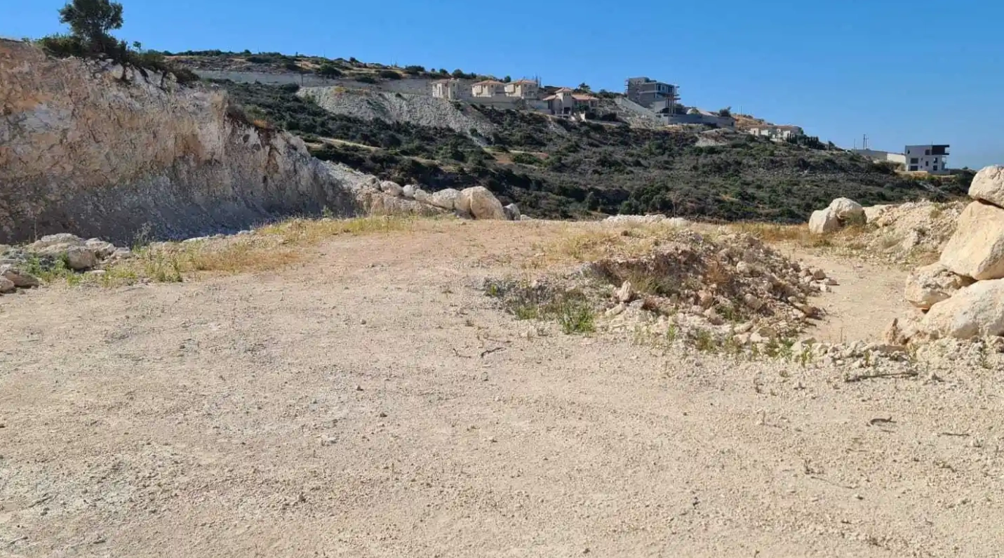 2,000m² Plot for Sale in Agios Tychonas, Limassol District