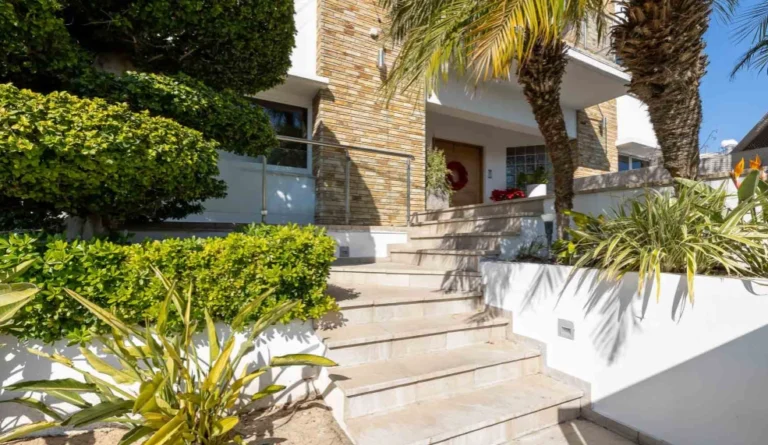 6+ Bedroom House for Sale in Limassol – Kapsalos