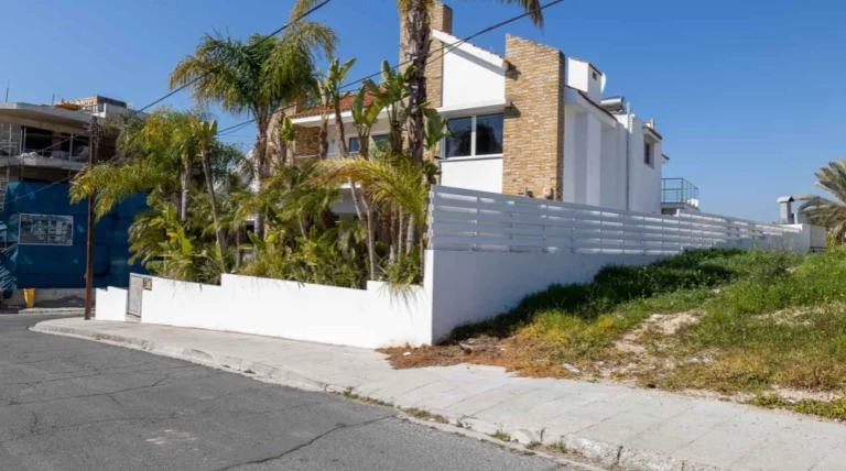 6+ Bedroom House for Sale in Limassol – Kapsalos