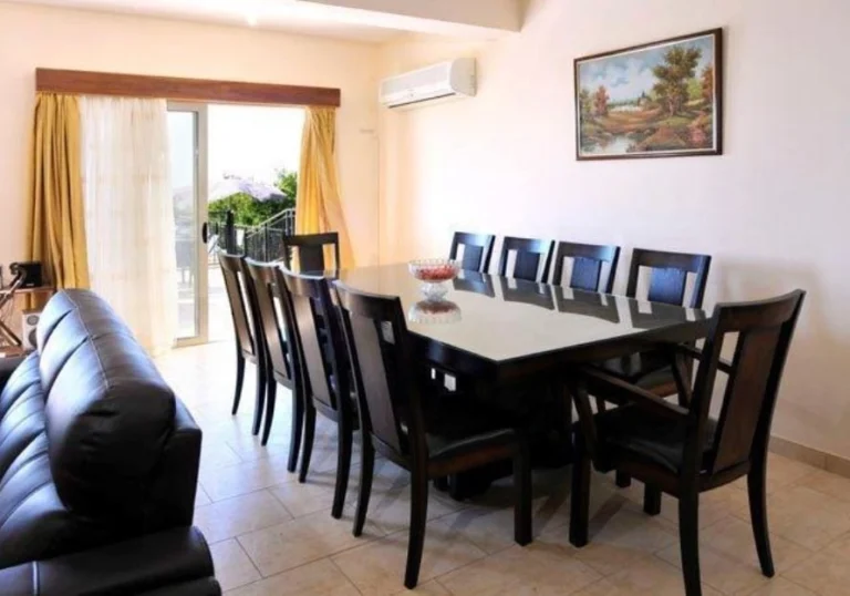 5 Bedroom House for Sale in Kissonerga, Paphos District