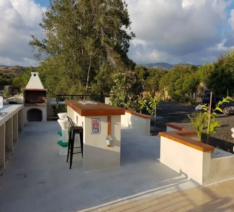 5 Bedroom House for Sale in Kissonerga, Paphos District