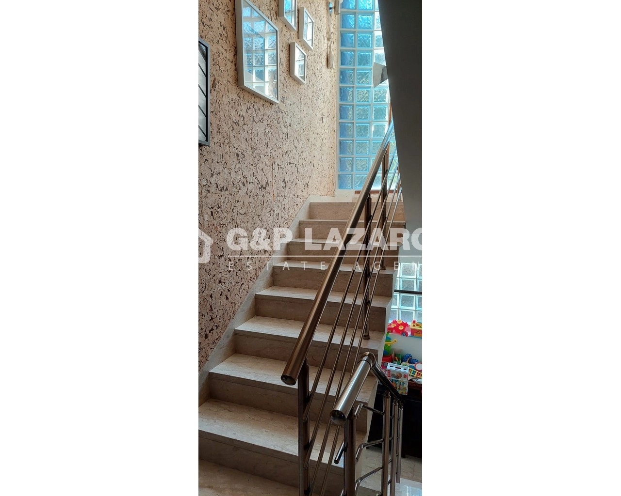 5 Bedroom House for Sale in Moniatis, Limassol District