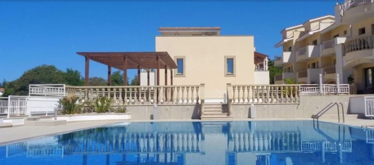 3 Bedroom Apartment for Sale in Paphos – Universal