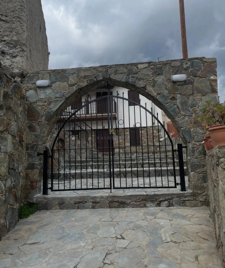 3 Bedroom House for Sale in Agioi Vavatsinias, Larnaca District
