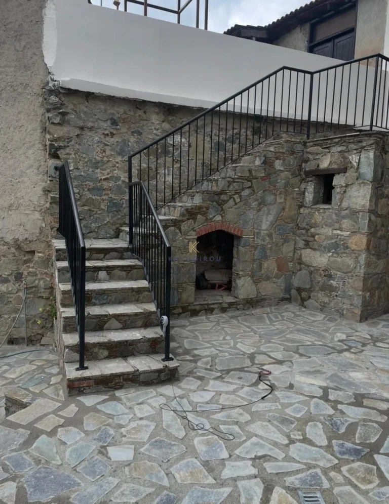 3 Bedroom House for Sale in Agioi Vavatsinias, Larnaca District