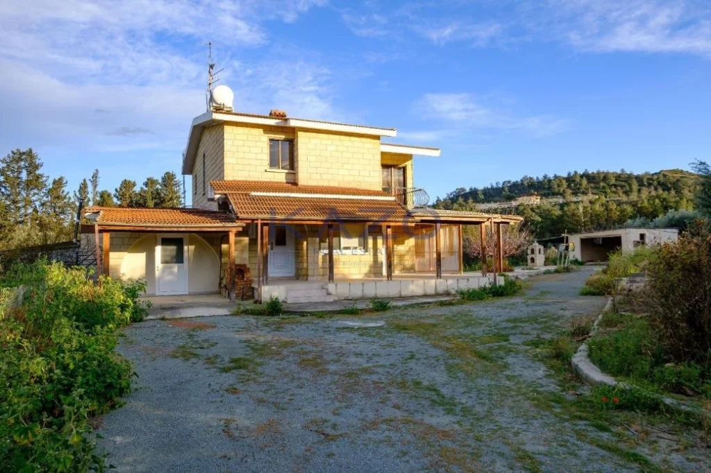 3 Bedroom House for Sale in Pyrga Larnakas, Larnaca District