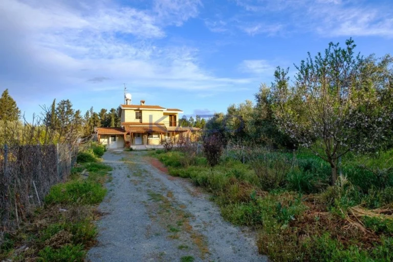 3 Bedroom House for Sale in Pyrga Larnakas, Larnaca District