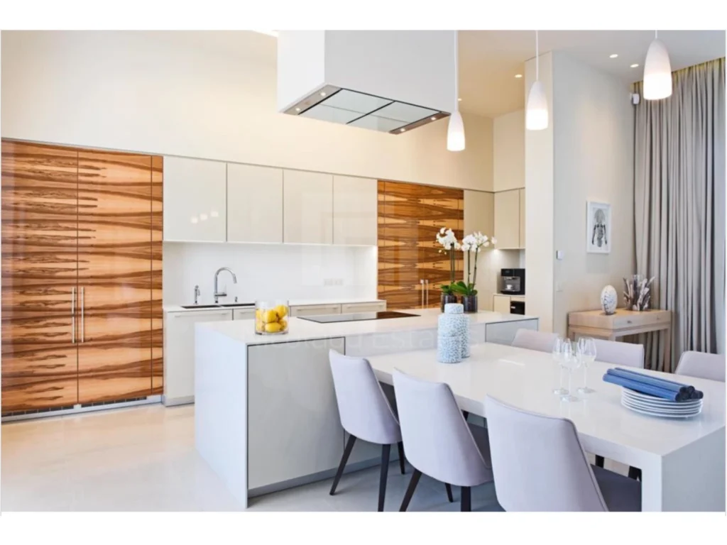 6+ Bedroom House for Sale in Pervolia Larnacas