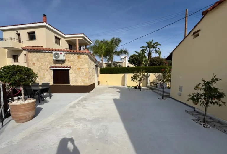 Cheap Houses and Villas for Sale Paphos up to 300000 euro