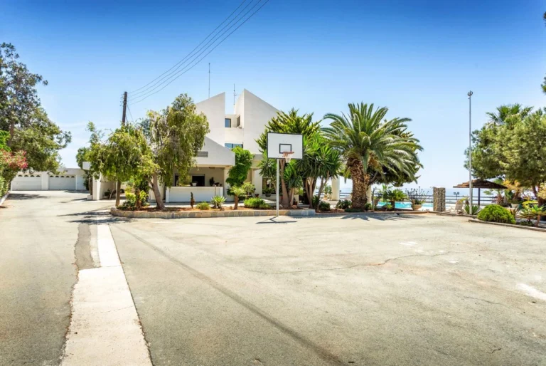 6+ Bedroom House for Sale in Agios Tychonas, Limassol District