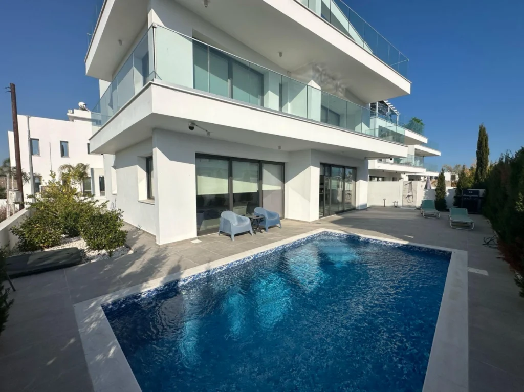 4 Bedroom House for Sale in Livadia Larnakas, Larnaca District