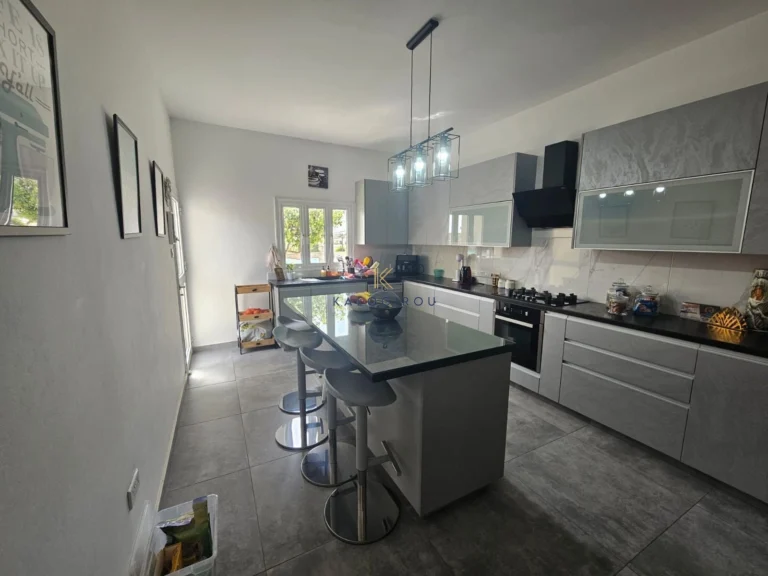 Cheap Houses and Villas for Sale Larnaca up to 300000 euro