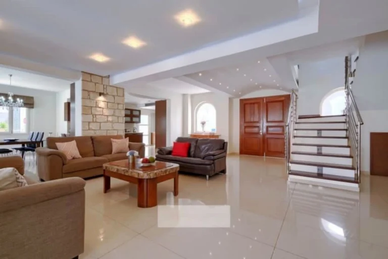 422m² House for Sale in Paphos – Universal