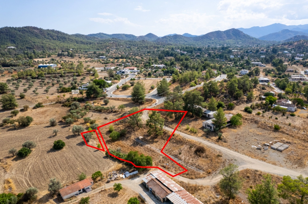 2,375m² Plot for Sale in Lythrodontas, Nicosia District