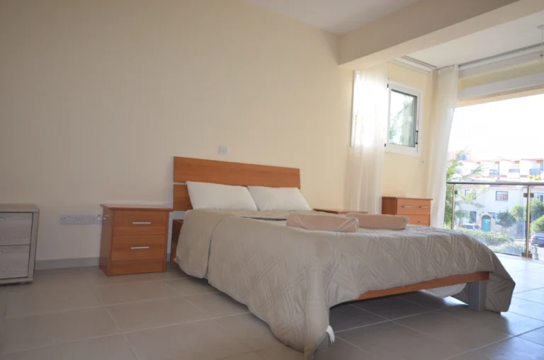3 Bedroom House for Sale in Tombs Of the Kings, Paphos District