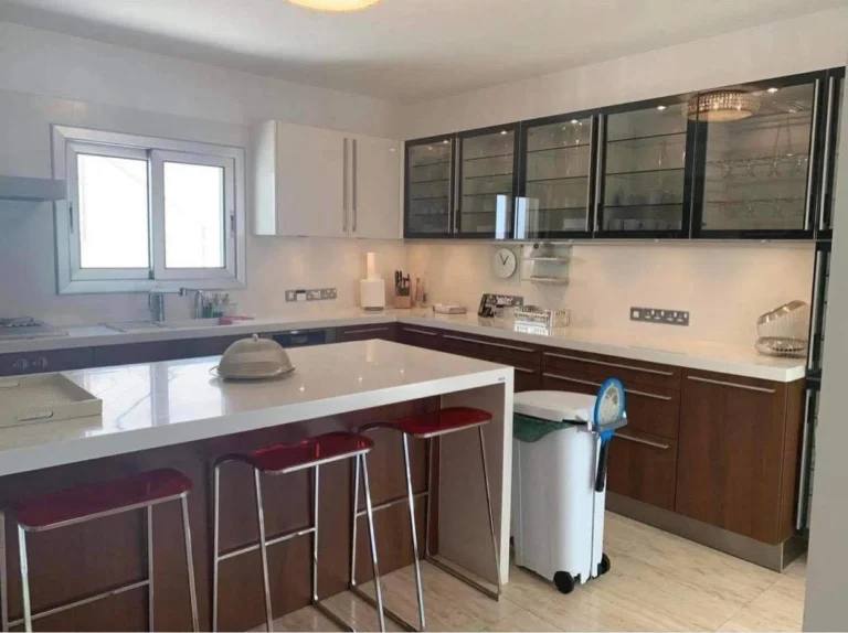 5 Bedroom House for Sale in Agios Tychonas, Limassol District