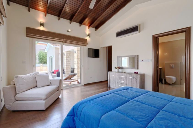6+ Bedroom House for Sale in Paphos – Universal