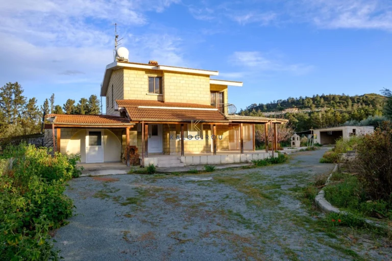 Cheap Houses and Villas for Sale Larnaca up to 600000 euro