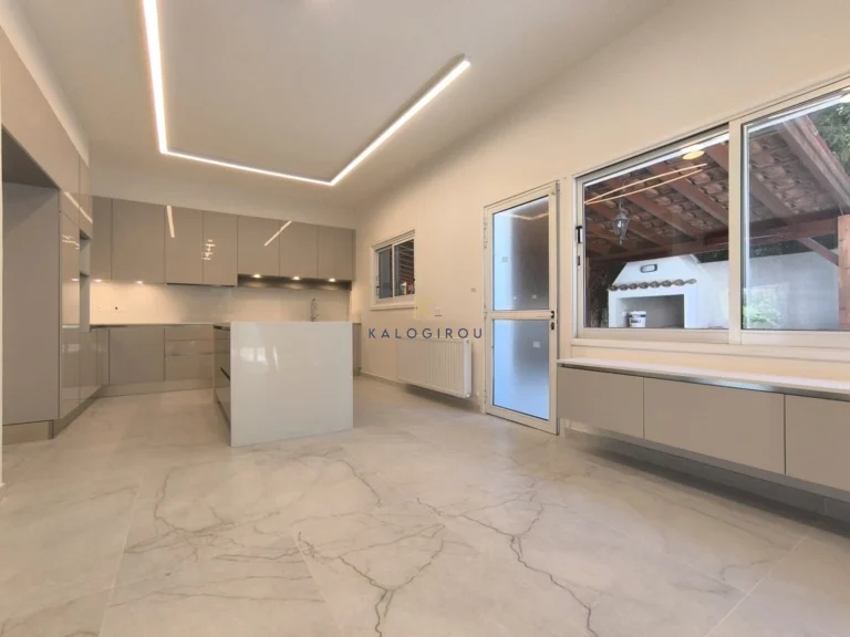 5 Bedroom House for Sale in Pervolia Larnacas