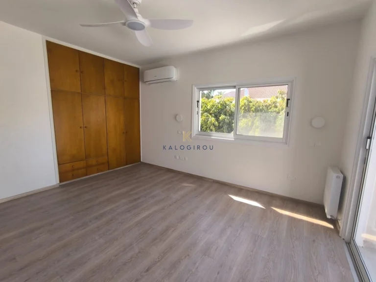 5 Bedroom House for Sale in Pervolia Larnacas
