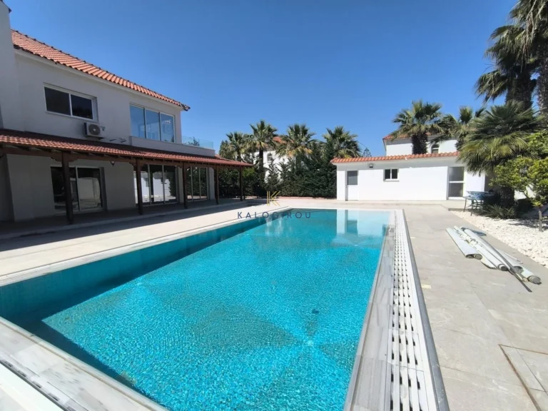 5 Bedroom House for Sale in Pervolia Larnacas