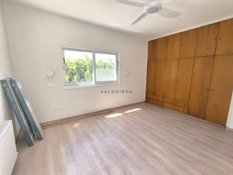 5 Bedroom House for Sale in Pervolia Larnacas