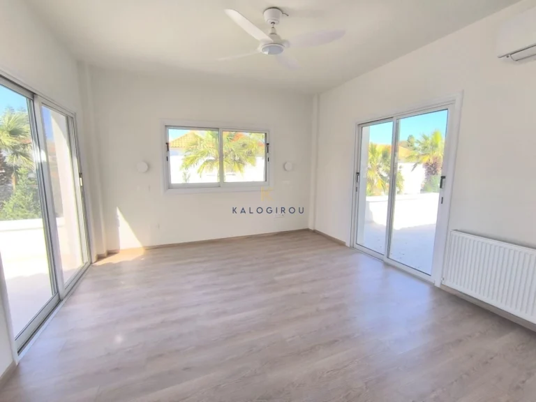 5 Bedroom House for Sale in Pervolia Larnacas