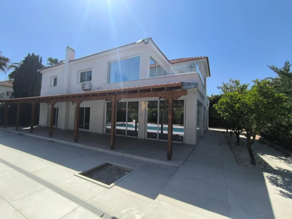 5 Bedroom House for Sale in Pervolia Larnacas