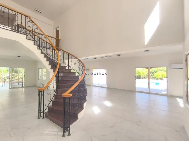 5 Bedroom House for Sale in Pervolia Larnacas