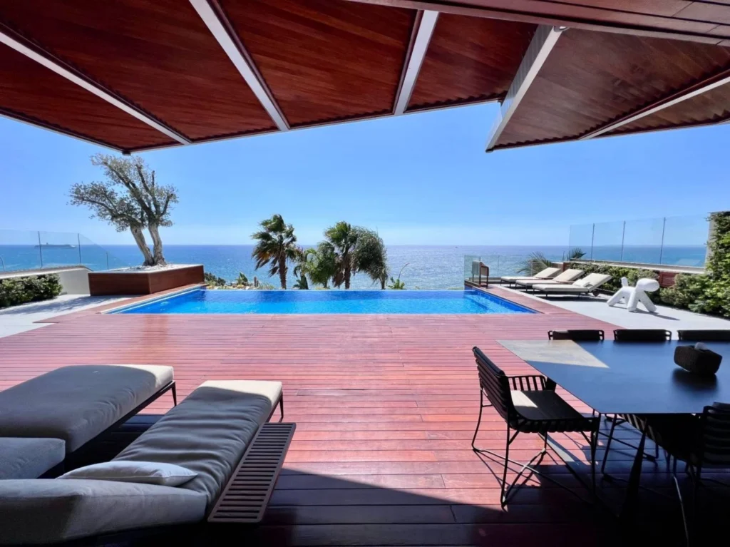6+ Bedroom House for Sale in Agios Tychonas, Limassol District