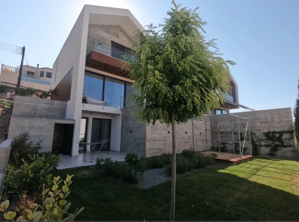 4 Bedroom House for Sale in Chlorakas, Paphos District