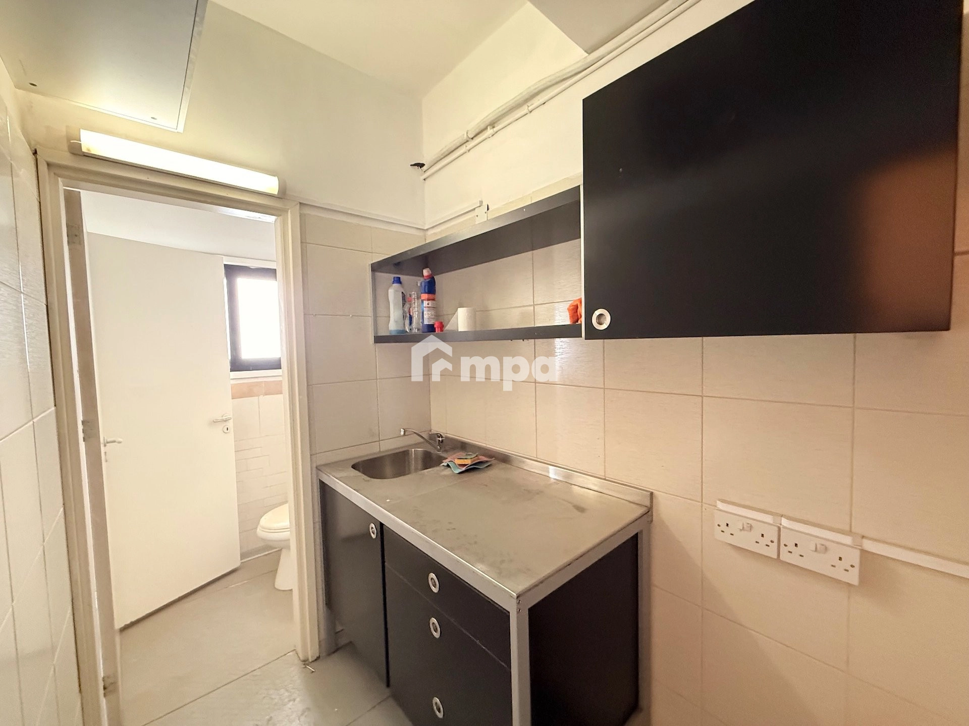 120m² Office for Rent in Nicosia District