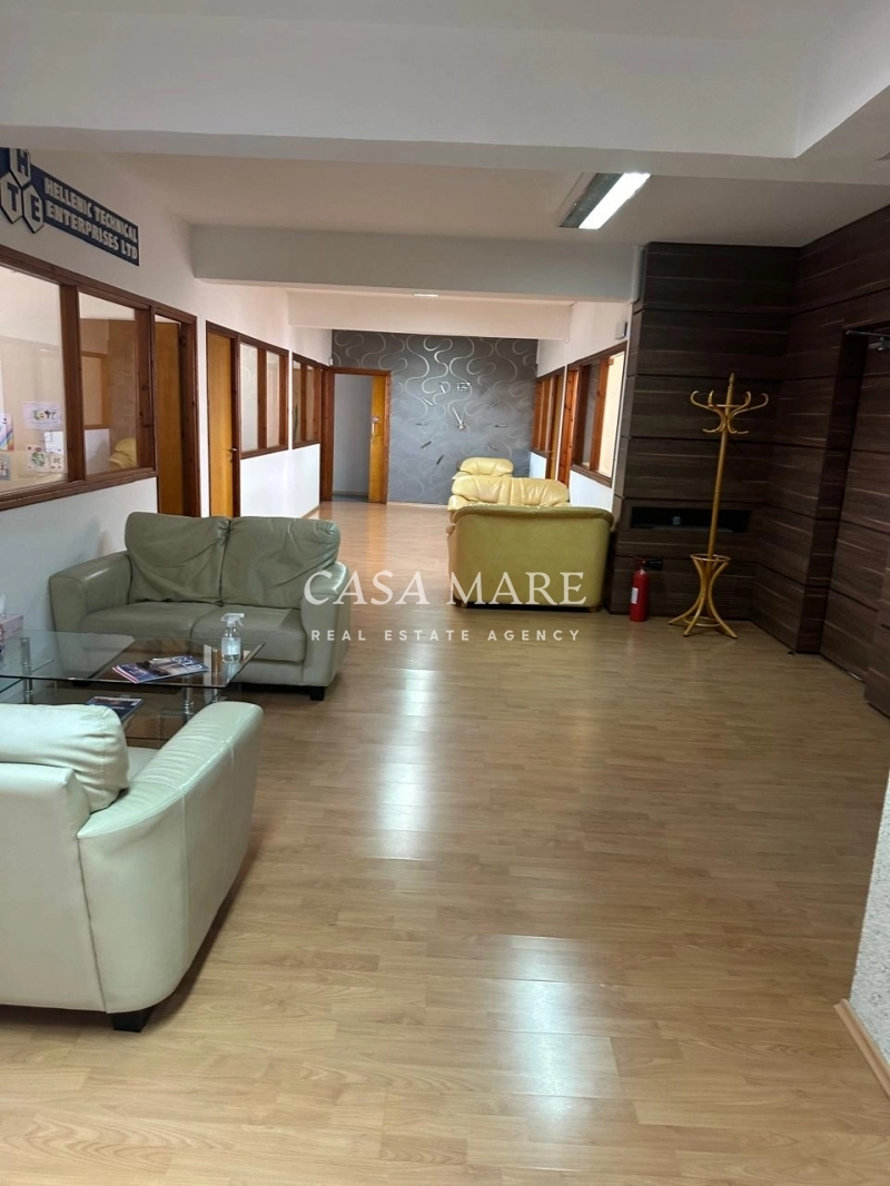 355m² Office for Rent