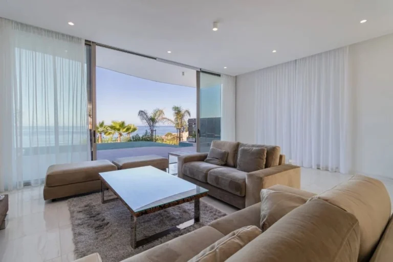 6+ Bedroom House for Sale in Kissonerga, Paphos District