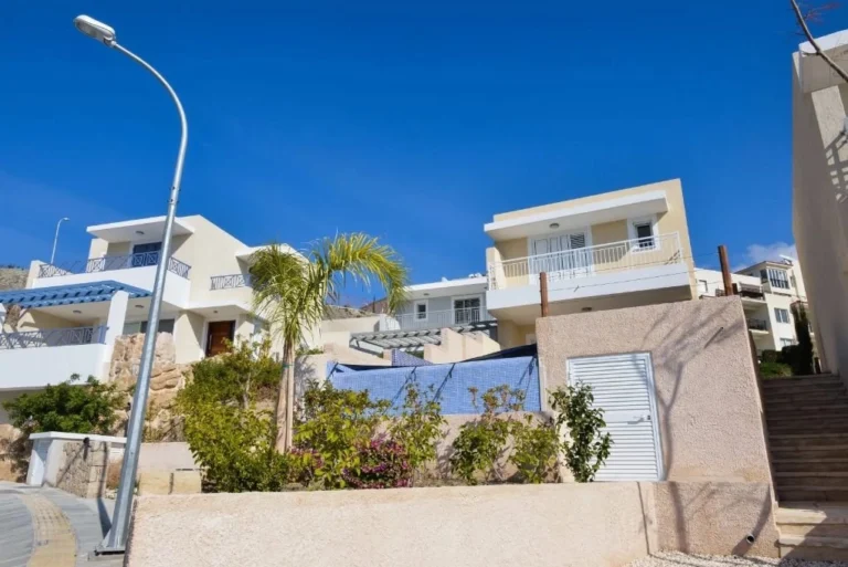 4 Bedroom House for Sale in Chlorakas, Paphos District