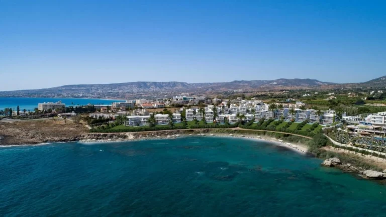 5 Bedroom House for Sale in Kissonerga, Paphos District