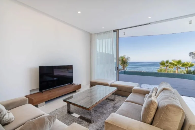5 Bedroom House for Sale in Kissonerga, Paphos District
