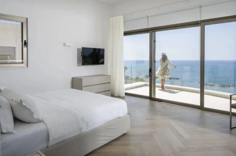 5 Bedroom House for Sale in Kissonerga, Paphos District