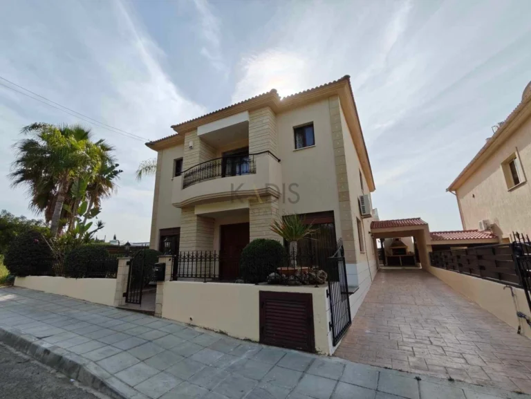 5 Bedroom House for Sale in Limassol – Ekali