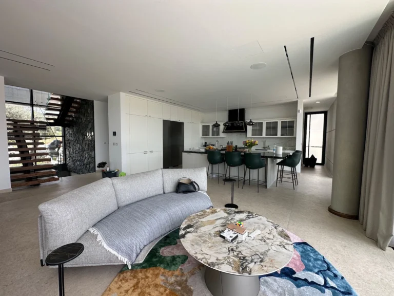 5 Bedroom House for Sale in Limassol – Agios Athanasios