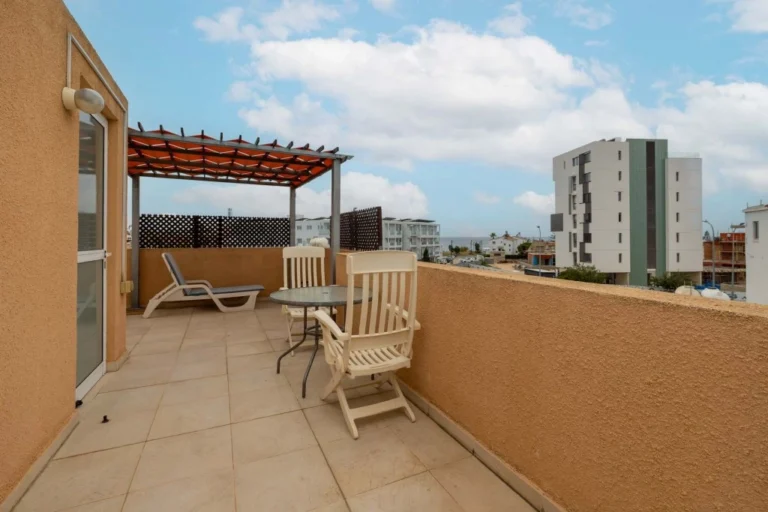 3 Bedroom House for Sale in Tombs Of the Kings, Paphos District