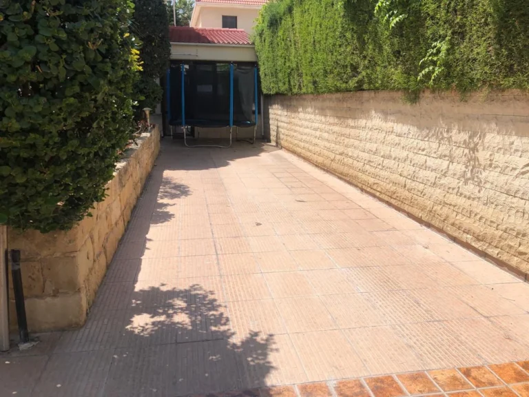 5 Bedroom House for Sale in Agios Tychonas, Limassol District