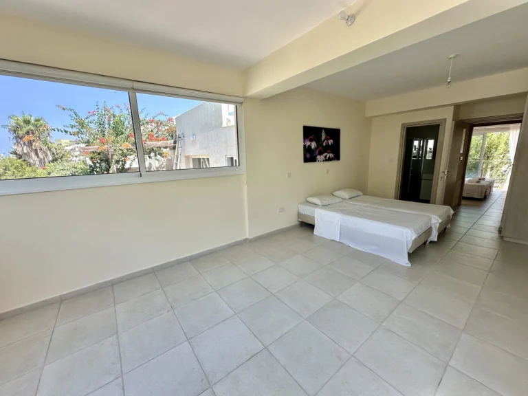 3 Bedroom House for Sale in Tombs Of the Kings, Paphos District